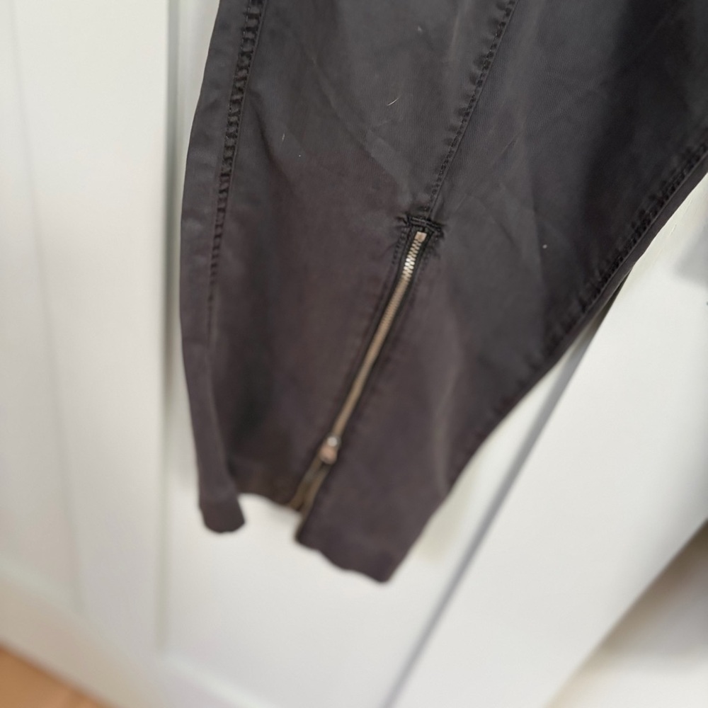 NWOT Abercrombie & Fitch Grey zipper pull on wide leg Cargo pants - Picture 4 of 5
